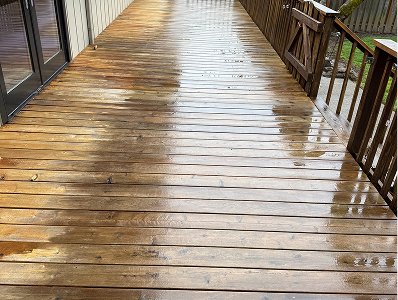 after-pressure-washing-wooden-balcony-1