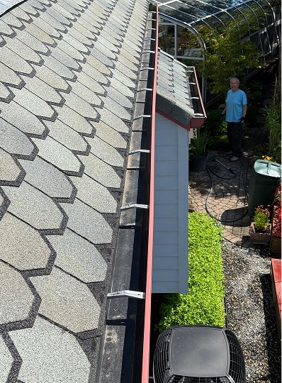 clean-roof-and gutter