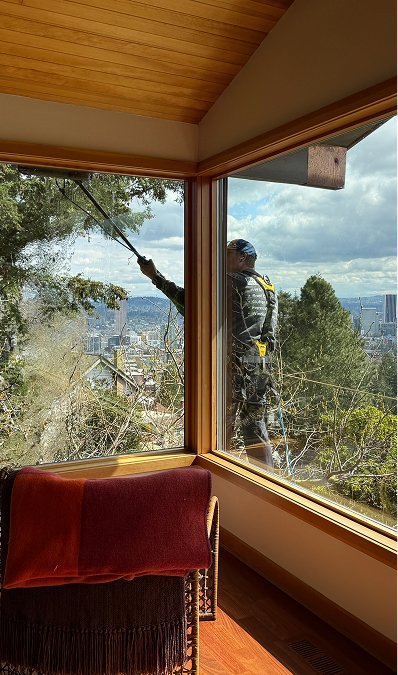 exterior-window-cleaning-by-professional